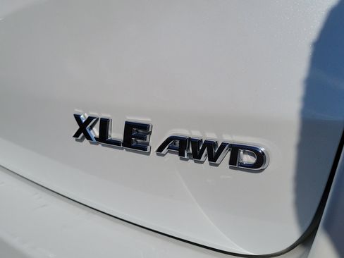 Certified 2019 Toyota Highlander XLE image 8