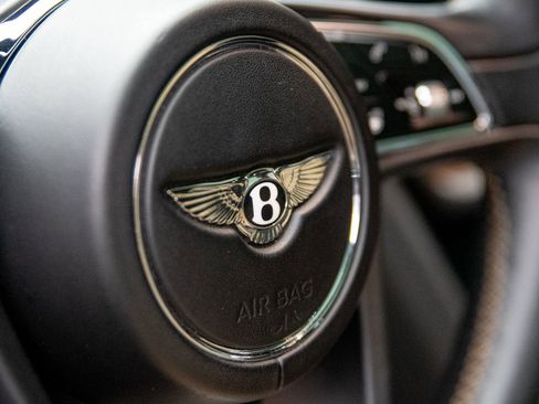 Used 2018 Bentley Bentayga Activity AWD/4WD image 12