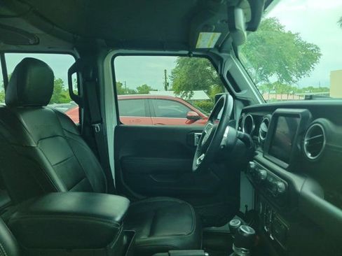 Used 2023 Jeep Gladiator Overland w/ Popular Equipment Package AWD/4WD image 3