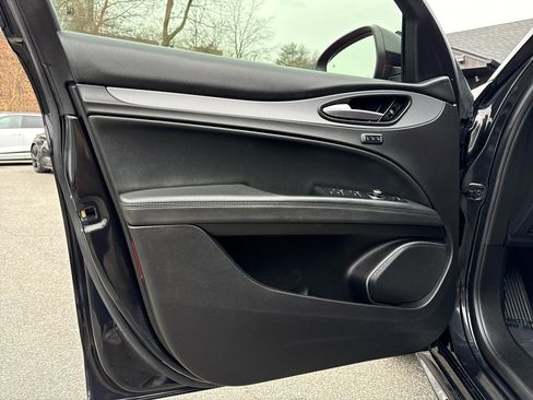 Used 2022 Alfa Romeo Stelvio Veloce image 20