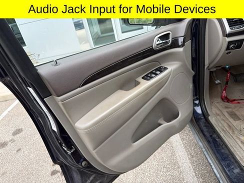 Used 2012 Jeep Grand Cherokee Laredo w/ Laredo E Group AWD/4WD image 9