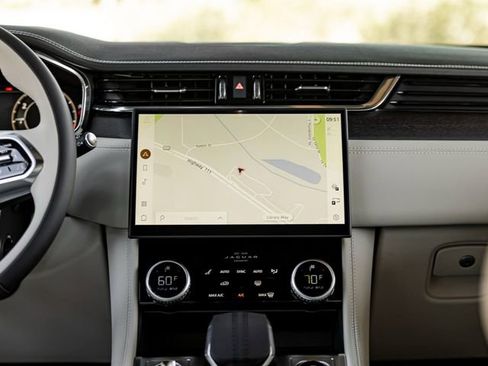 New 2026 Jaguar F-PACE R-Dynamic S image 18