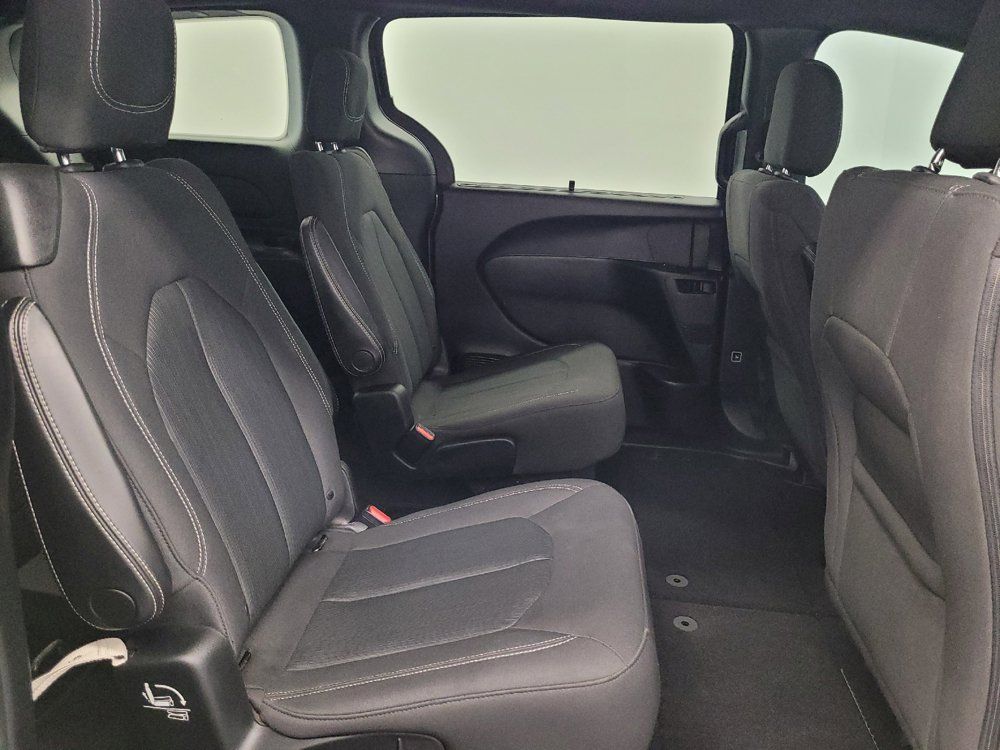 Used 2019 Chrysler Pacifica Touring Plus w/ S Appearance Package FWD image 19