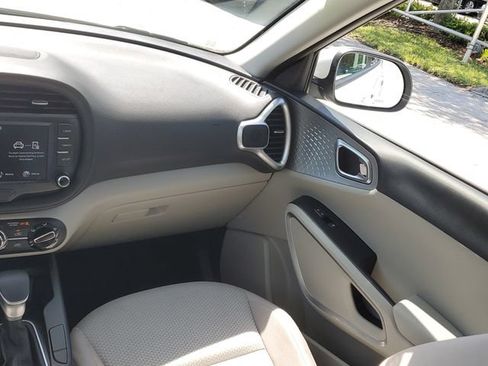 Certified 2024 Kia Soul LX FWD image 13