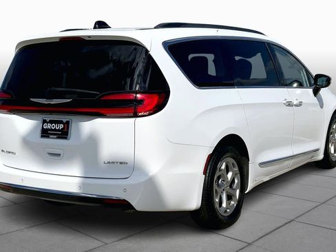 Used 2023 Chrysler Pacifica Limited image 13