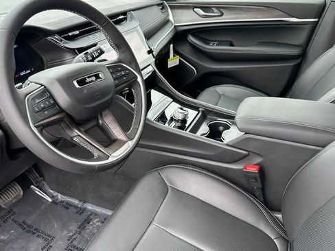New 2026 Jeep Grand Cherokee L Limited AWD/4WD image 9
