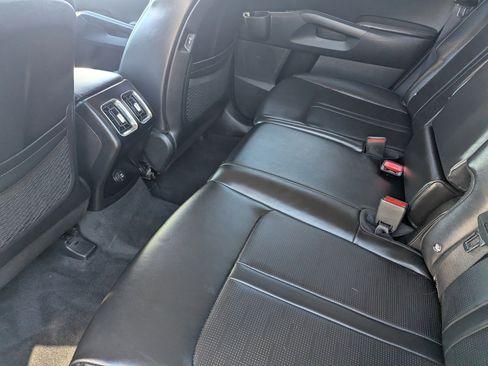 Used 2024 Kia Sorento S image 16