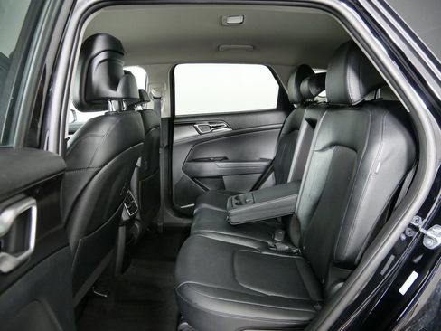 Used 2025 Kia Sportage EX AWD/4WD image 18