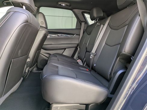 Used 2025 Cadillac XT5 Premium Luxury image 14