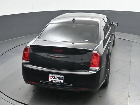 Used 2022 Chrysler 300 S RWD image 28