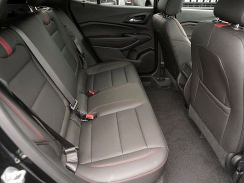 Used 2025 Chevrolet Trax RS w/ Sunroof Package image 16