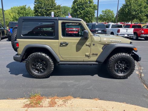 Used 2025 Jeep Wrangler Sport AWD/4WD image 7