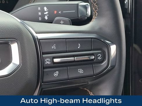 Used 2025 GMC Yukon XL AT4 AWD/4WD image 8