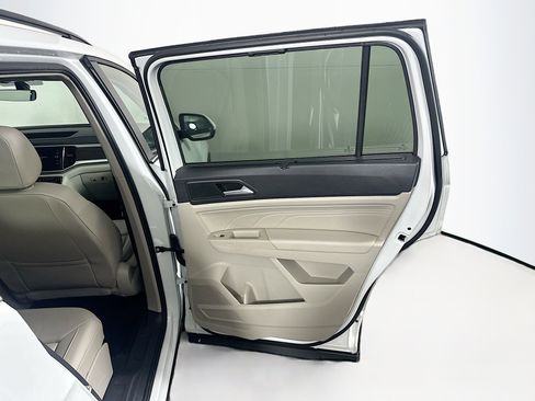 Used 2023 Volkswagen Atlas SE image 33