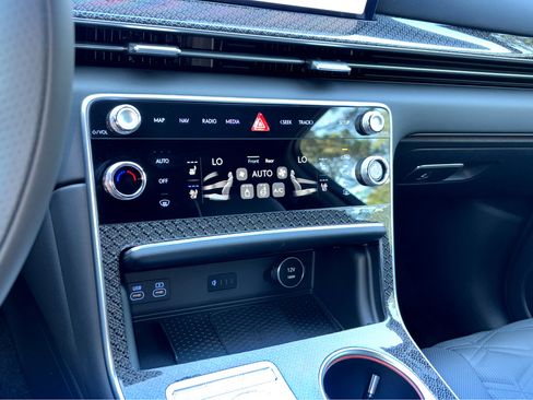 New 2026 Genesis GV80 3.5T e-SC image 13