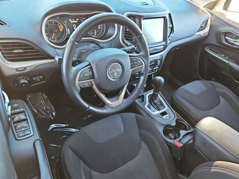 Used 2017 Jeep Cherokee Latitude image 10