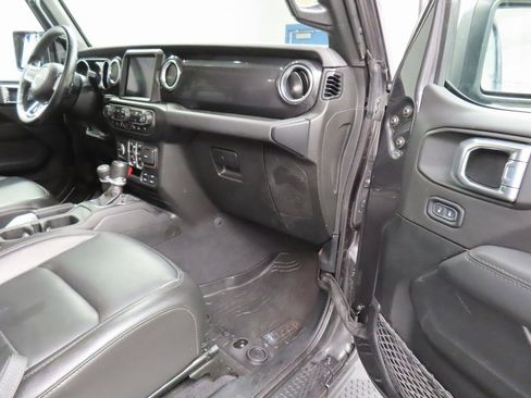 Used 2021 Jeep Wrangler Unlimited Sahara image 27