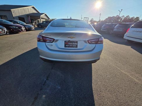 Used 2022 Chevrolet Malibu LT image 3