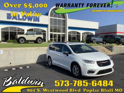 Used 2023 Chrysler Pacifica Limited image 1