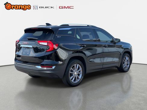 Used 2023 GMC Terrain SLT w/ Tech Package FWD image 3