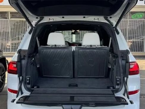 Used 2021 BMW X7 xDrive40i w/ M Sport Package AWD/4WD image 28