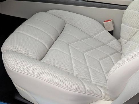 New 2026 BMW 760i xDrive w/ Premium Package image 4