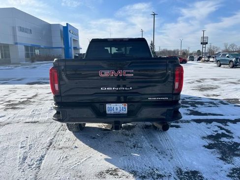 Used 2022 GMC Sierra 2500 Denali w/ Denali Black Diamond Edition image 4