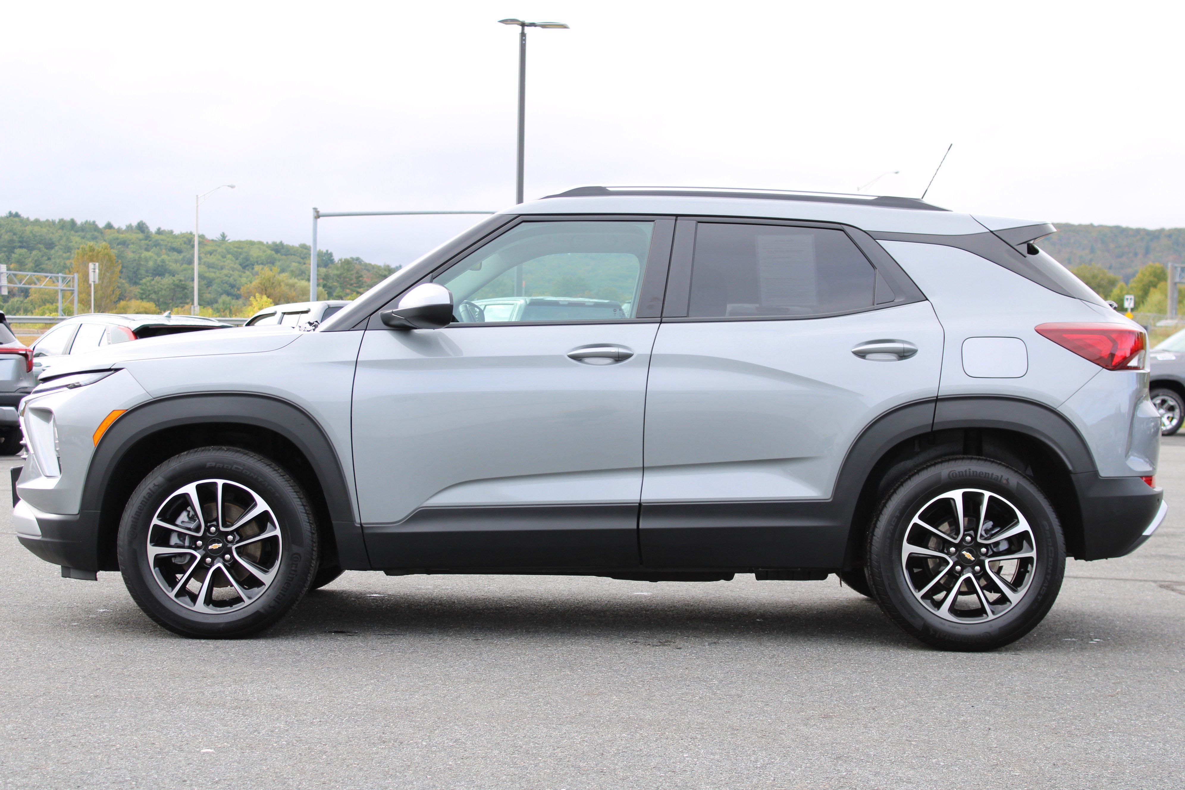 Used 2025 Chevrolet TrailBlazer LT w/ Convenience Package AWD/4WD image 4