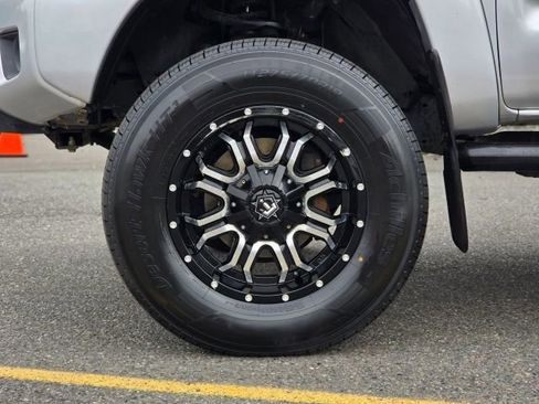 Used 2012 Toyota Tacoma 4x4 Double Cab image 37