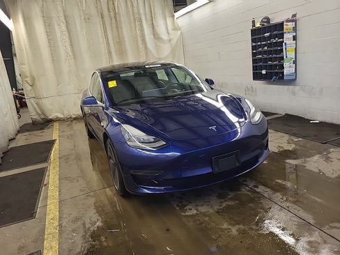Used 2020 Tesla Model 3 Standard Range Plus image 3
