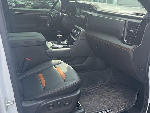 Used 2025 GMC Sierra 1500 AT4 w/ AT4 Premium Package image 4