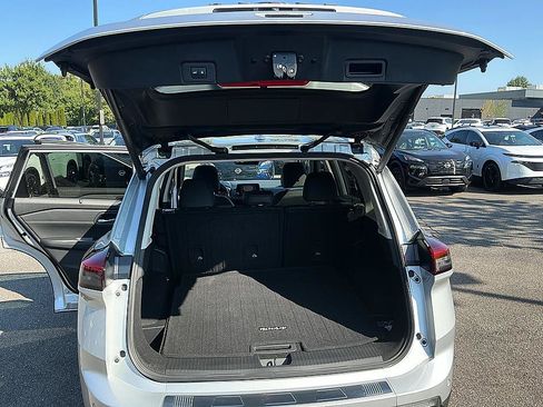 Certified 2025 Nissan Rogue SV w/ SV Premium Package FWD image 26