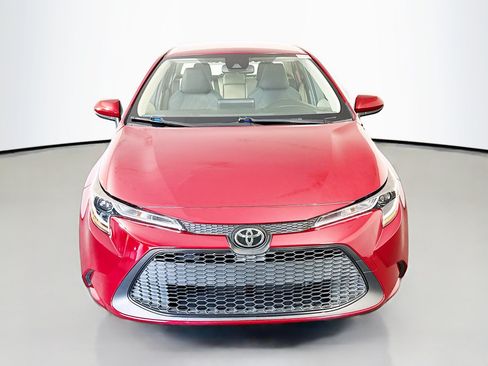 Used 2022 Toyota Corolla LE FWD image 2