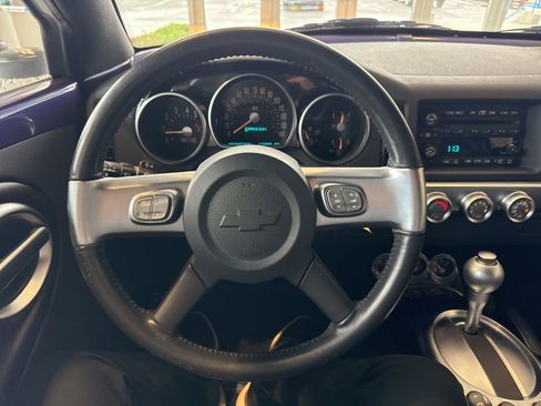 Used 2004 Chevrolet SSR w/ Preferred Equipment Group RWD image 15