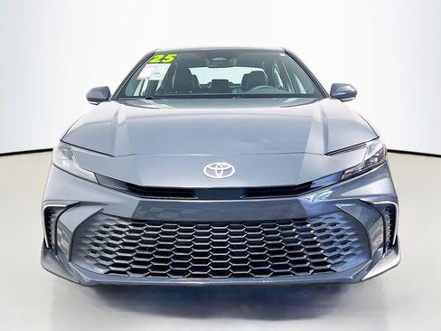 Used 2025 Toyota Camry SE w/ Convenience Package image 11