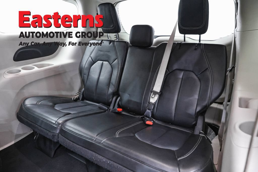 Used 2023 Chrysler Pacifica Touring-L FWD image 27