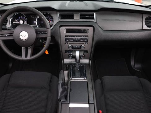 Used 2010 Ford Mustang Convertible RWD image 23