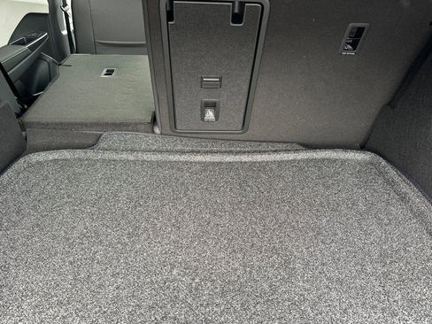 New 2026 Volkswagen Taos SE image 14