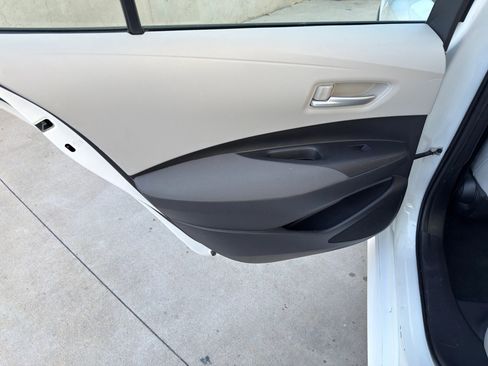 Used 2021 Toyota Corolla LE image 24