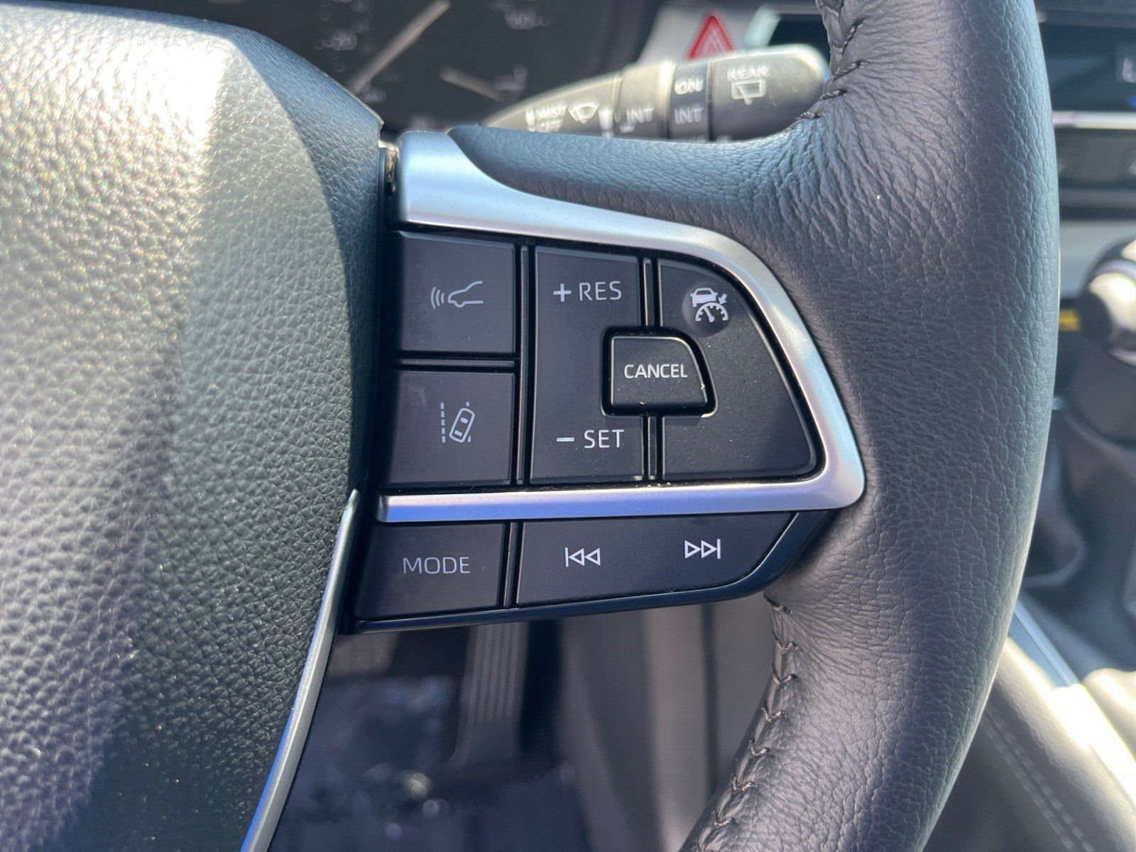 Certified 2026 Toyota Sienna XLE FWD image 15