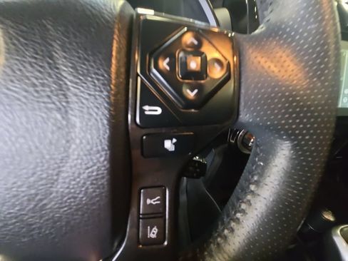 Used 2022 Toyota 4Runner TRD Off-Road Premium AWD/4WD image 19