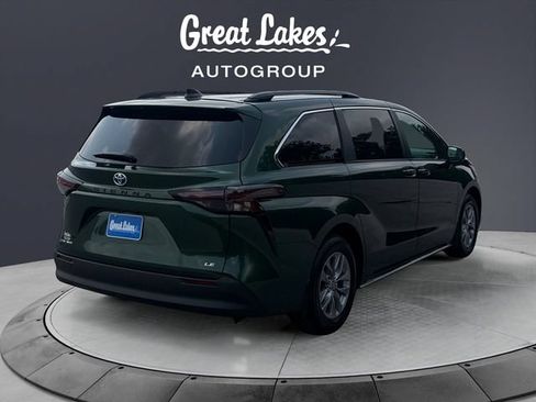 Used 2025 Toyota Sienna LE w/ LE Plus Package AWD/4WD image 5