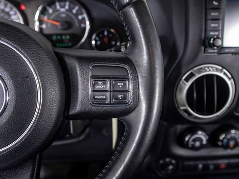 Used 2018 Jeep Wrangler Unlimited Sahara w/ Max Tow Package AWD/4WD image 31