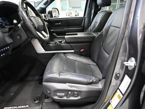 Used 2023 Toyota Sequoia Platinum image 9