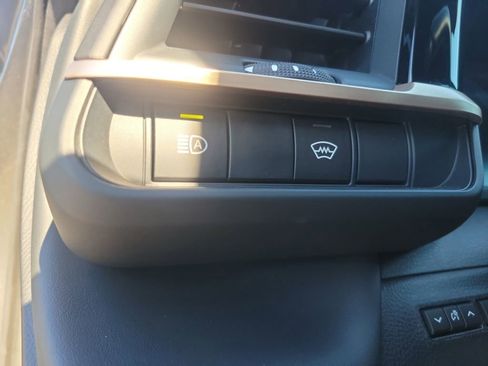 Used 2024 Toyota Crown Limited image 32