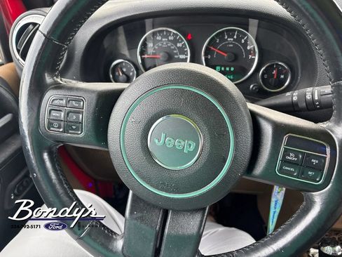Used 2014 Jeep Wrangler Unlimited Rubicon w/ Connectivity Group AWD/4WD image 8
