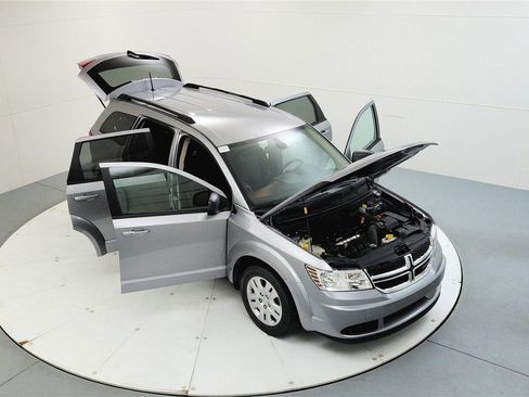 Used 2020 Dodge Journey SE image 16