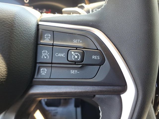 Used 2023 Jeep Grand Cherokee Limited w/ Luxury Tech Group II AWD/4WD image 29