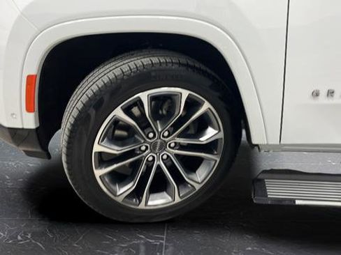 Used 2024 Jeep Grand Wagoneer Series III image 30