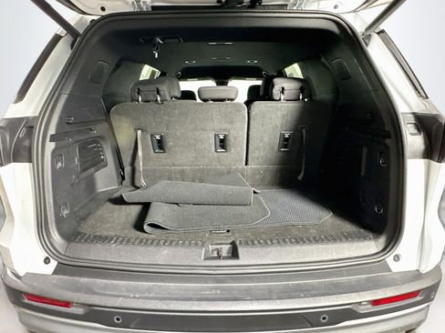 Used 2025 Chevrolet Traverse LT FWD image 30